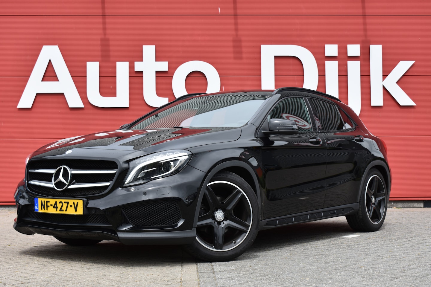Mercedes-Benz GLA-Klasse - 180 Ambition AMG-Line | Bi-Xenon | Cruise | Clima | PDC V+A | Navi | Sportstoelen | 19'' L - AutoWereld.nl