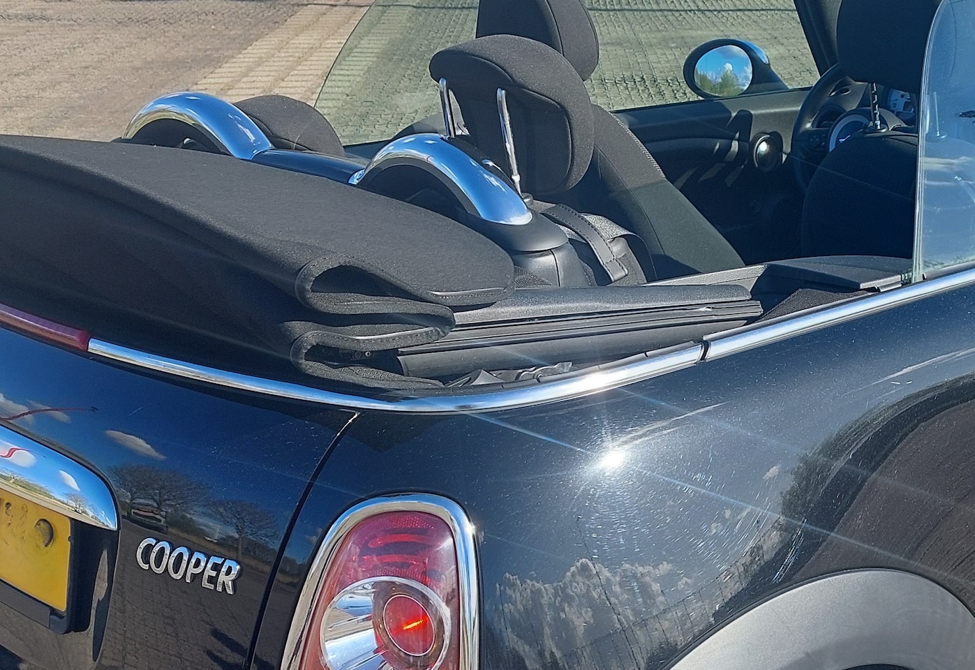 MINI Cabrio - 1.6 Cooper Pepper cabriolet zwart pepper - AutoWereld.nl