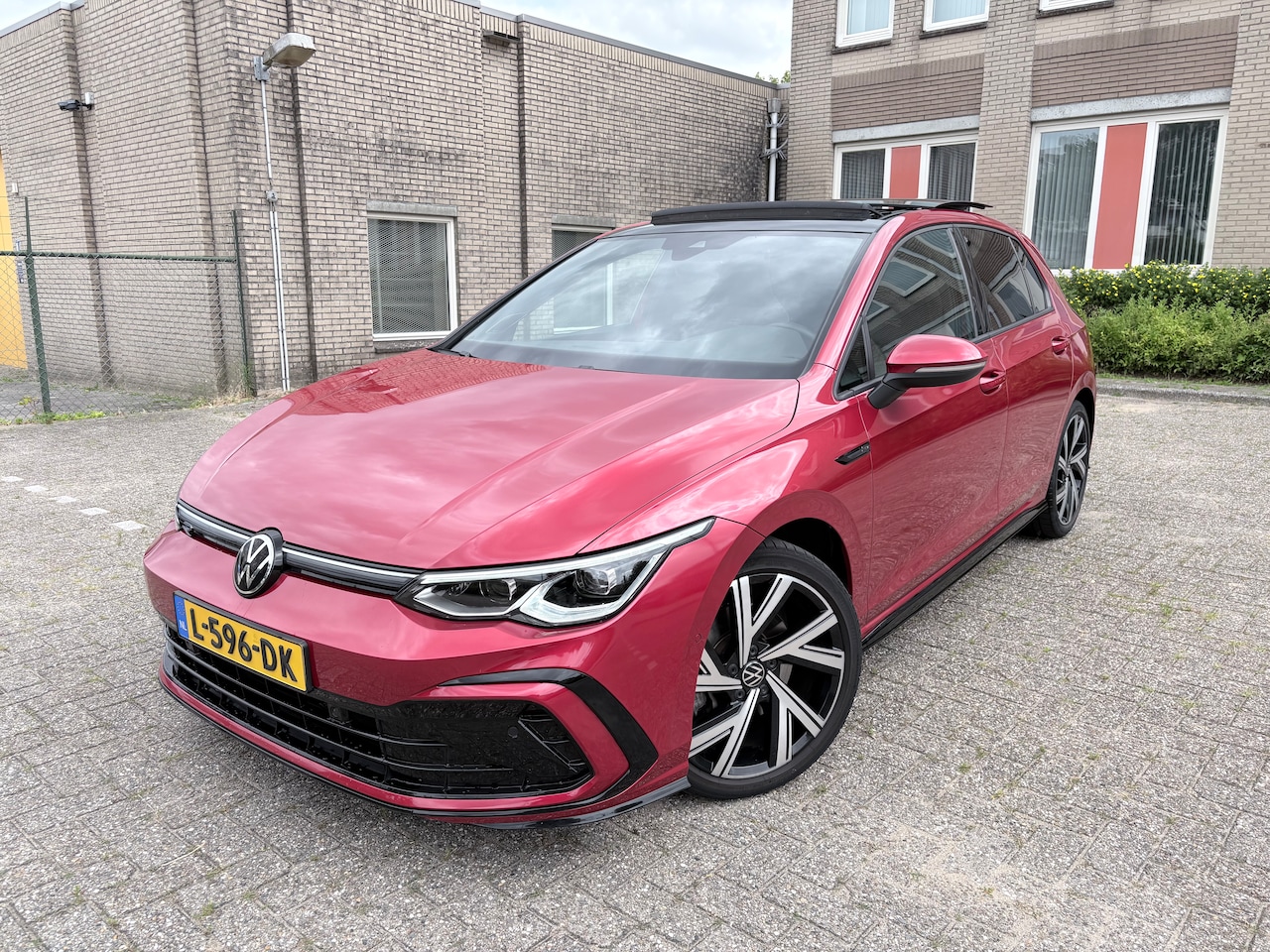 Volkswagen Golf - 1.5 eTSI R-Line Business 2 - AutoWereld.nl