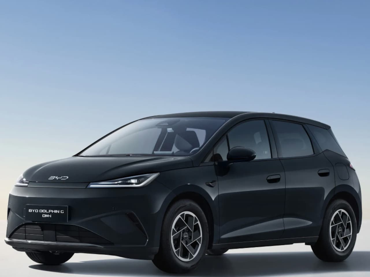 BYD Dolphin - G 1.5L DM-i Boost | 105km Elektrisch actieradius | Obsidian Black | Camera | Stoel en Stuu - AutoWereld.nl