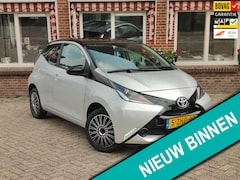 Toyota Aygo - 1.0 VVT-i x-play Two tone color Airco Camara - RIJKLAAR