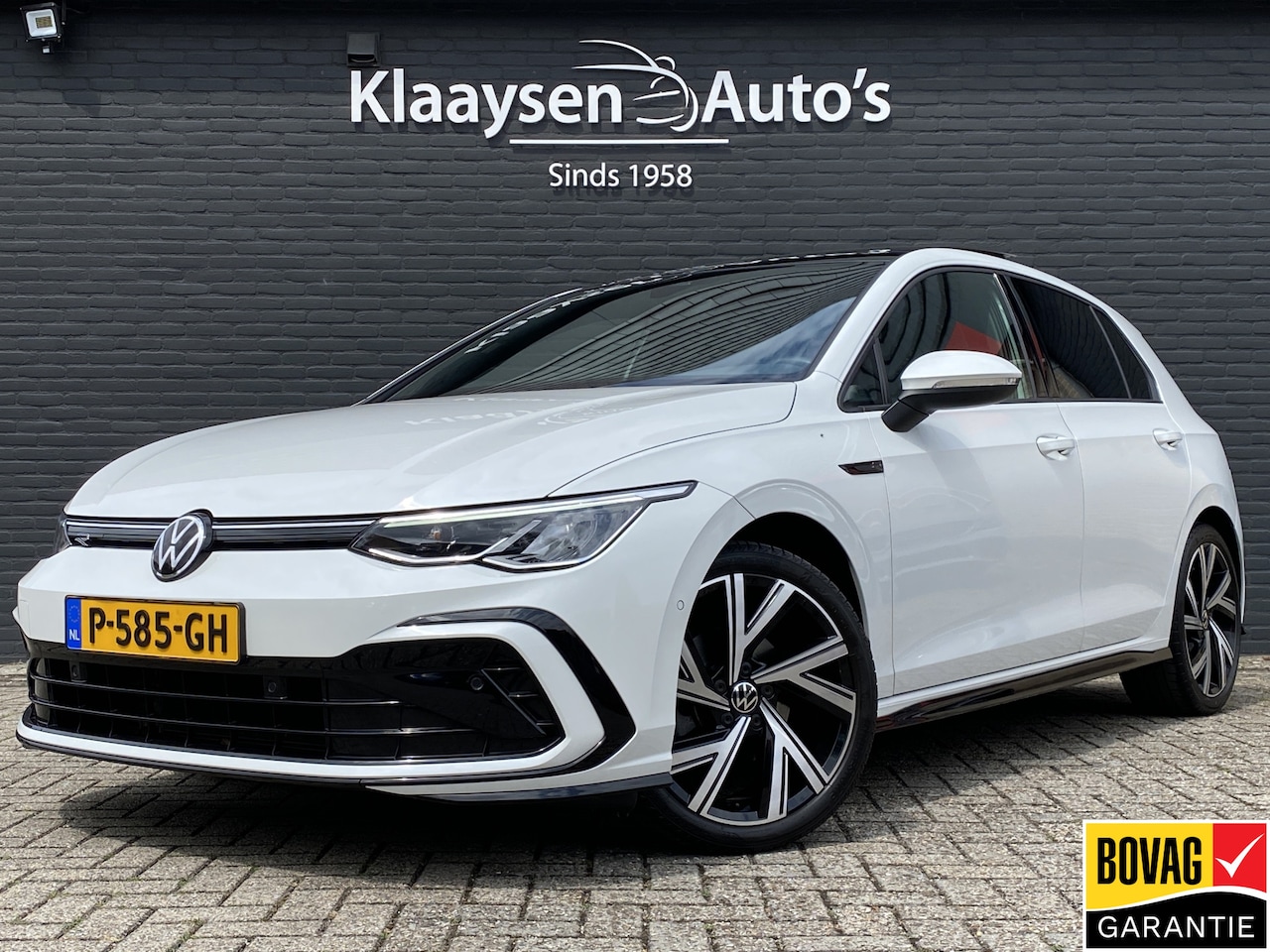 Volkswagen Golf - 1.5 TSI R-Line | 1e eigenaar | navigatie | panoramadak | trekhaak | keyless go | sportstoe - AutoWereld.nl