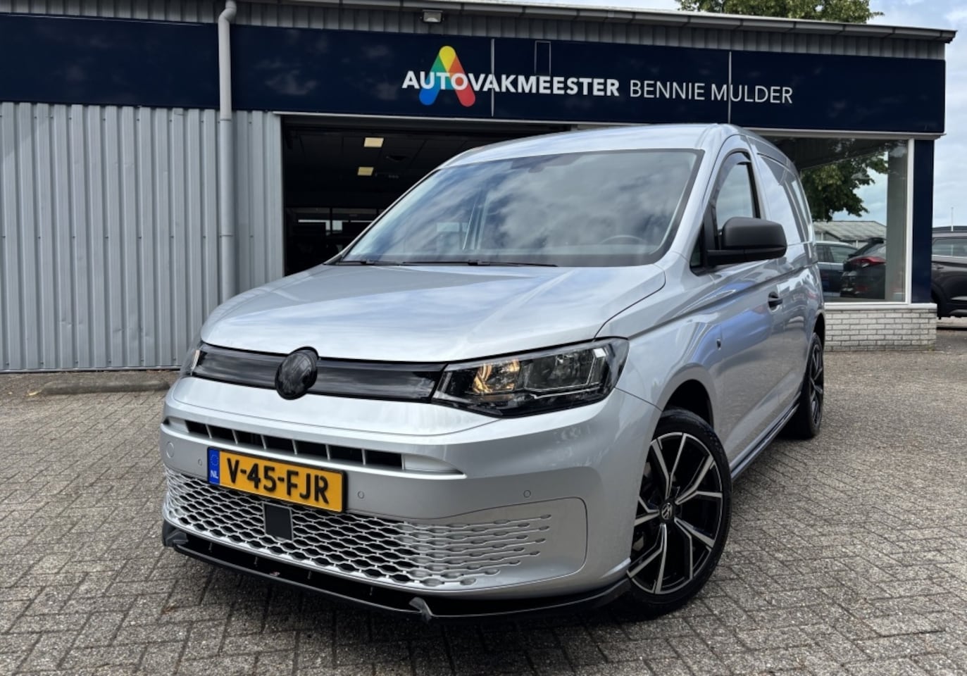 Volkswagen Caddy Cargo - 2.0 TDI CAMERA / TREKHAAK / NAVI / MAXTON - AutoWereld.nl
