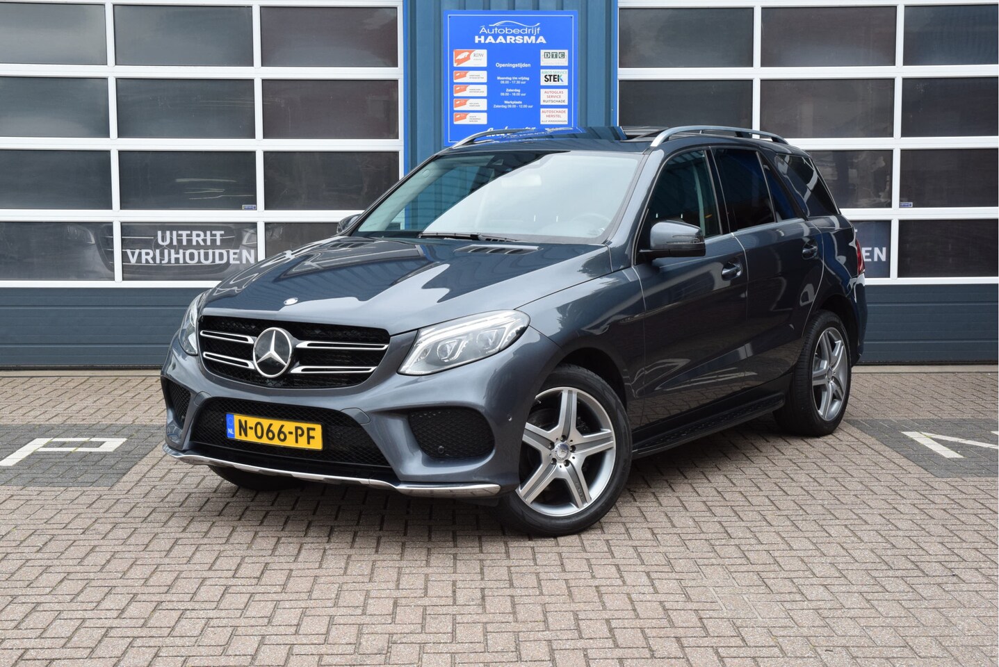 Mercedes-Benz GLE-Klasse - 350d - AMG -SCHUIFDAK - DISTRONIC - DEALERONDERHOUDEN - AutoWereld.nl