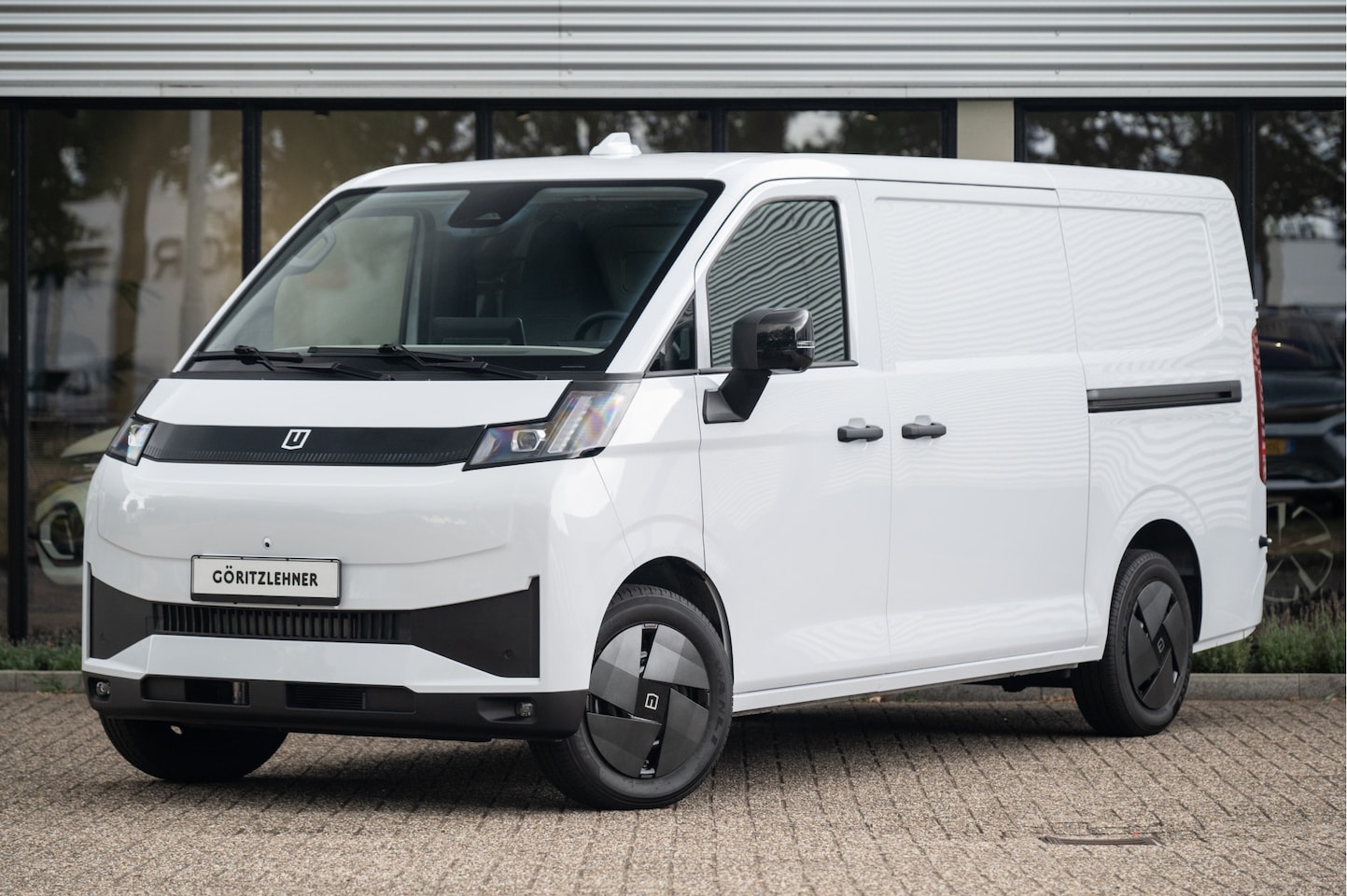 Farizon V7E - 67 kWh Pro Pack Plus | 2 schuifdeuren | Trekhaak | Stoelvent. | Stoel- stuurverw. | Navi b - AutoWereld.nl