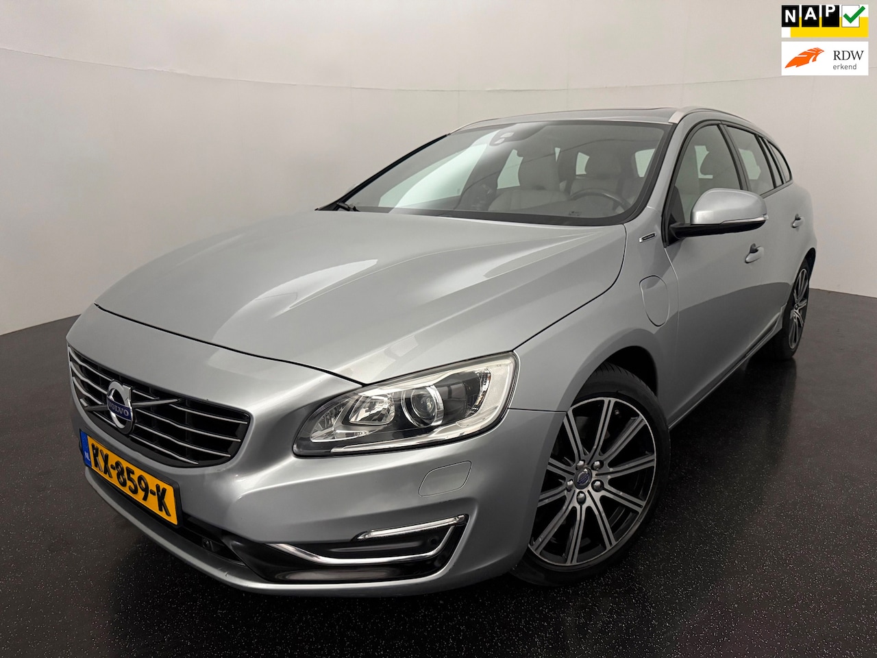 Volvo V60 - 2.4 D5 Twin Engine R-Design / dakraam / trekhaak - AutoWereld.nl