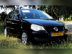 Volkswagen Polo - 1.2-12V Trendline 5 Deurs. Lichtmetalen Velgen. Airco.