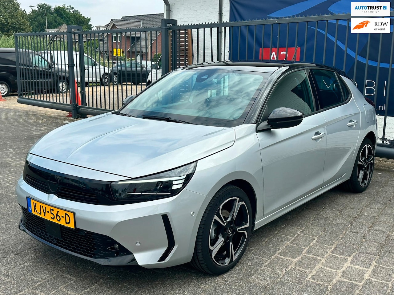Opel Corsa - 1.2 GS Line / APPLE CARPLAY / PANO / STUUR-STOELVERWARMING / CAMERA - AutoWereld.nl
