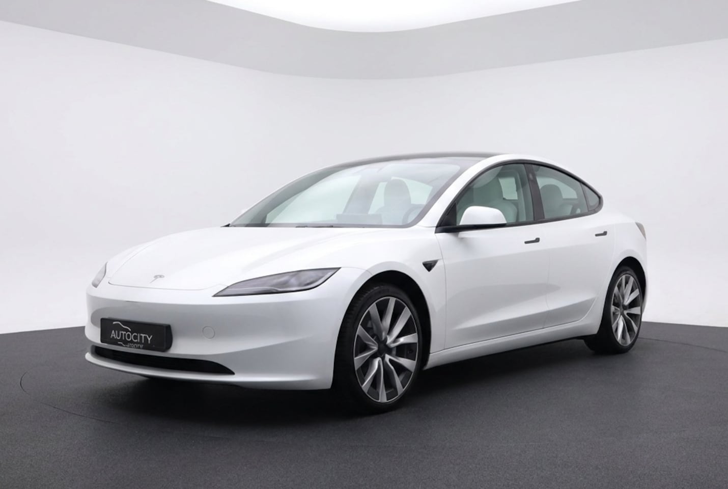 Tesla Model 3 - Premium Long Range AWD 78kWh l FSD4 (HW4) l AMD RYZEN l Warmtepomp - AutoWereld.nl