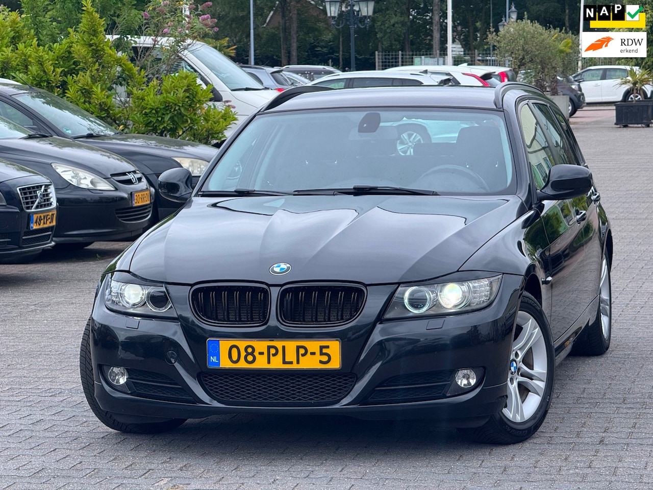 BMW 3-serie Touring - 318i High Executive | Automaat | Xenon | Parkeersensoren | Trekhaak | Bluethooth | Climate - AutoWereld.nl