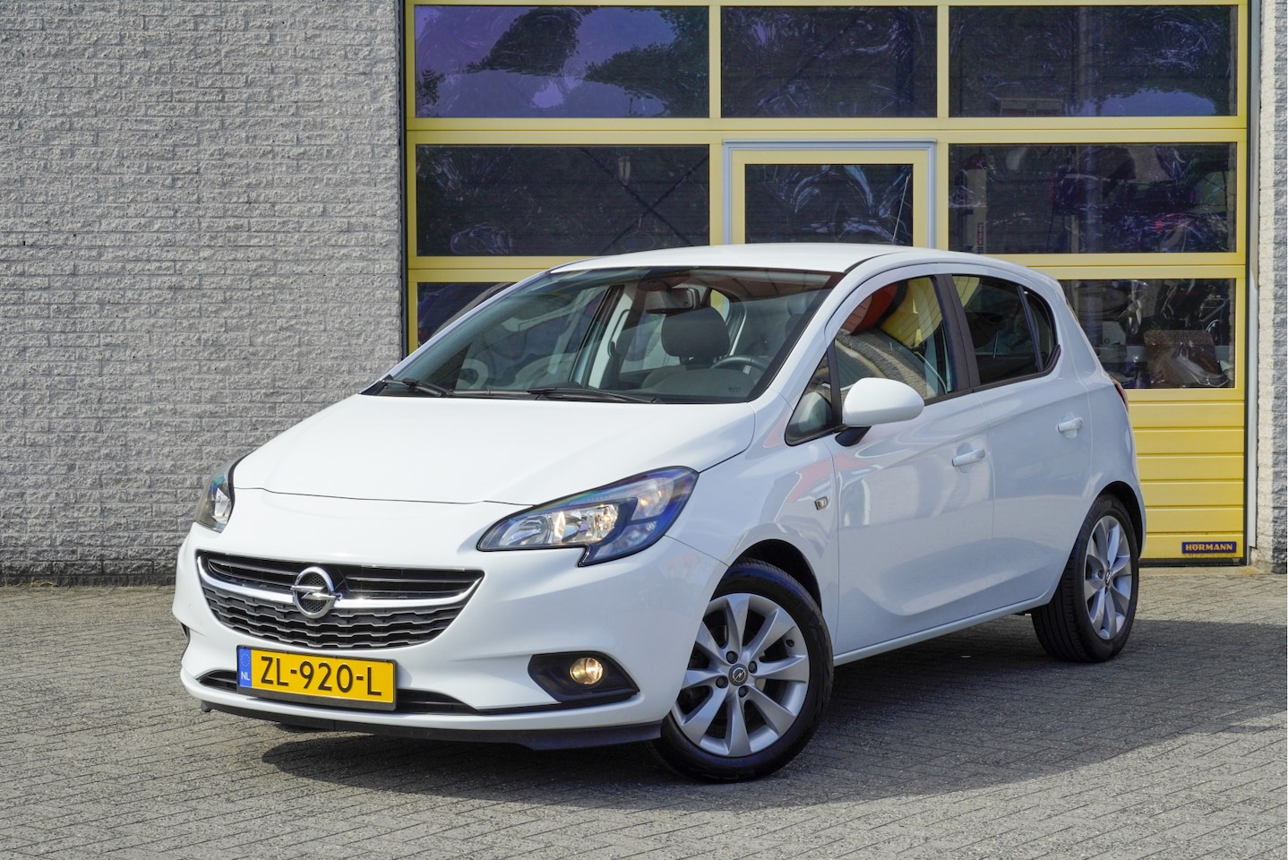 Opel Corsa - 1.4 5drs Favourite BJ2019 Lmv 16" | Pdc | App-Connect | Navi | Airco | Cruise control | Ge - AutoWereld.nl