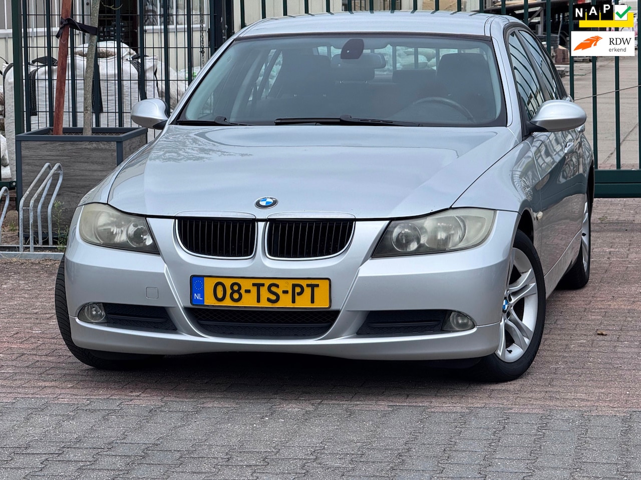 BMW 3-serie - 318i High Executive | Automaat | Parkeersensoren | Cruise control | Elektrische spiegels | - AutoWereld.nl