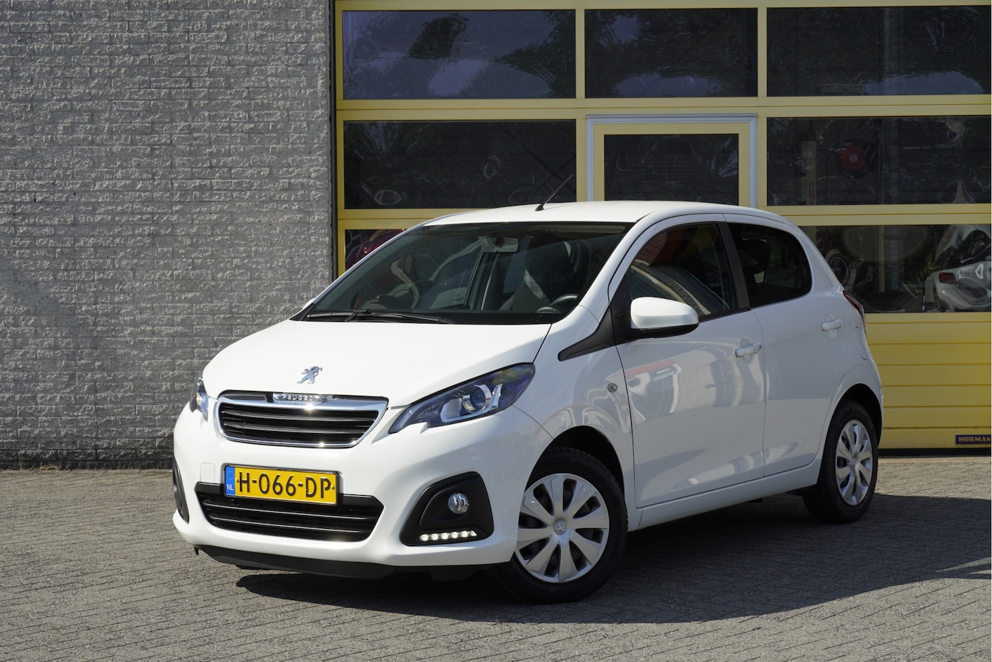 Peugeot 108 - 1.0 e-VTi 5drs Active BJ2020 Led dagrijverlichting | Airco | Stuurbekrachtiging | Getint g - AutoWereld.nl
