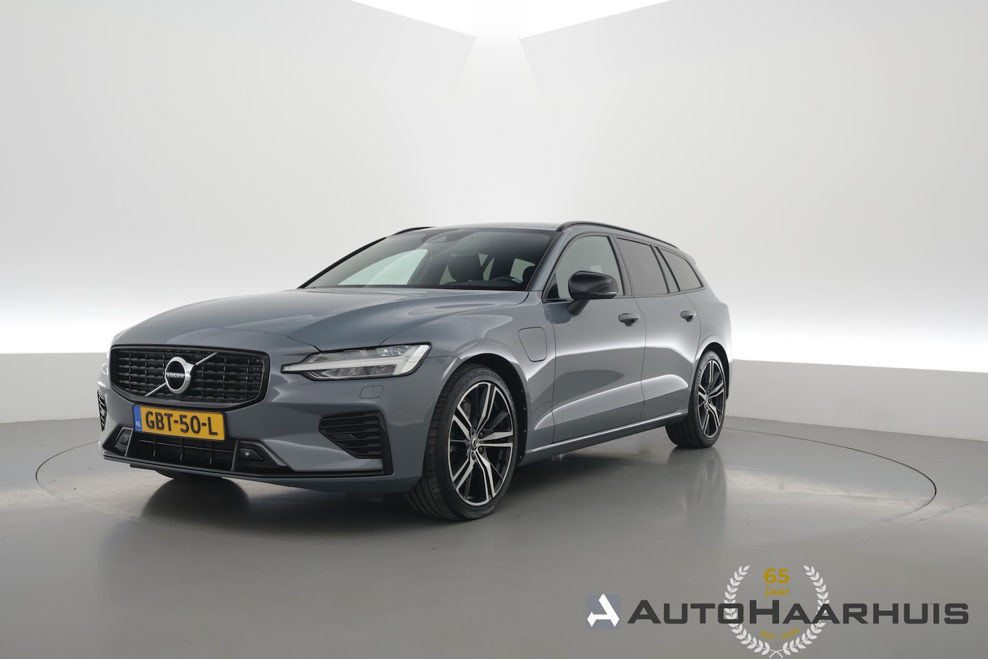 Volvo V60 - T8 Recharge AWD R-Design | SOH 97,4% | Memory Seats | Elek. Trekhaak | Pilot Assist | Stoe - AutoWereld.nl