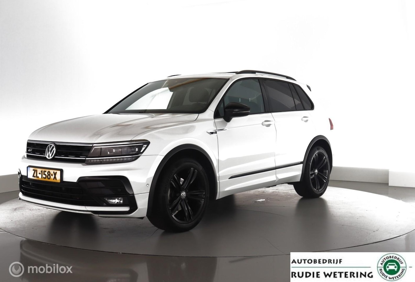 Volkswagen Tiguan - 1.5 TSI ACT DSG7 Highline R-Line|BlackStyle|Pano|Winter|Keyless|NL-auto|lmv19 - AutoWereld.nl