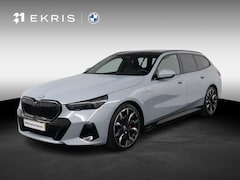 BMW 5-serie Touring - 530e M sport Pro | Glazen Panoramadak | Trekhaak Elektrisch | Bowers & Wilkins | 21" Aerod