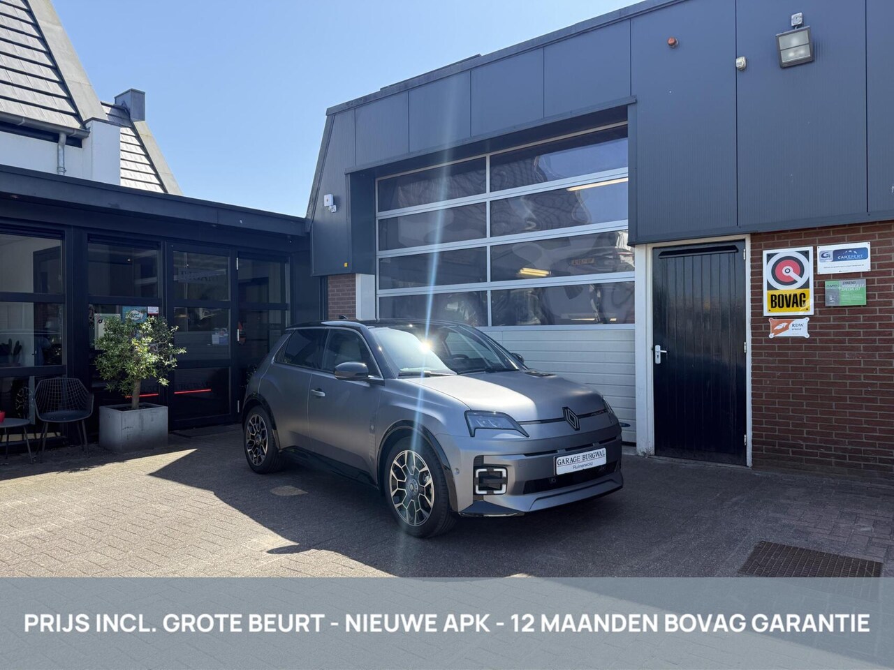 Renault 5 - Electric 52KwH Roland Garros NIEUW DIRECT LEVERBAAR - AutoWereld.nl