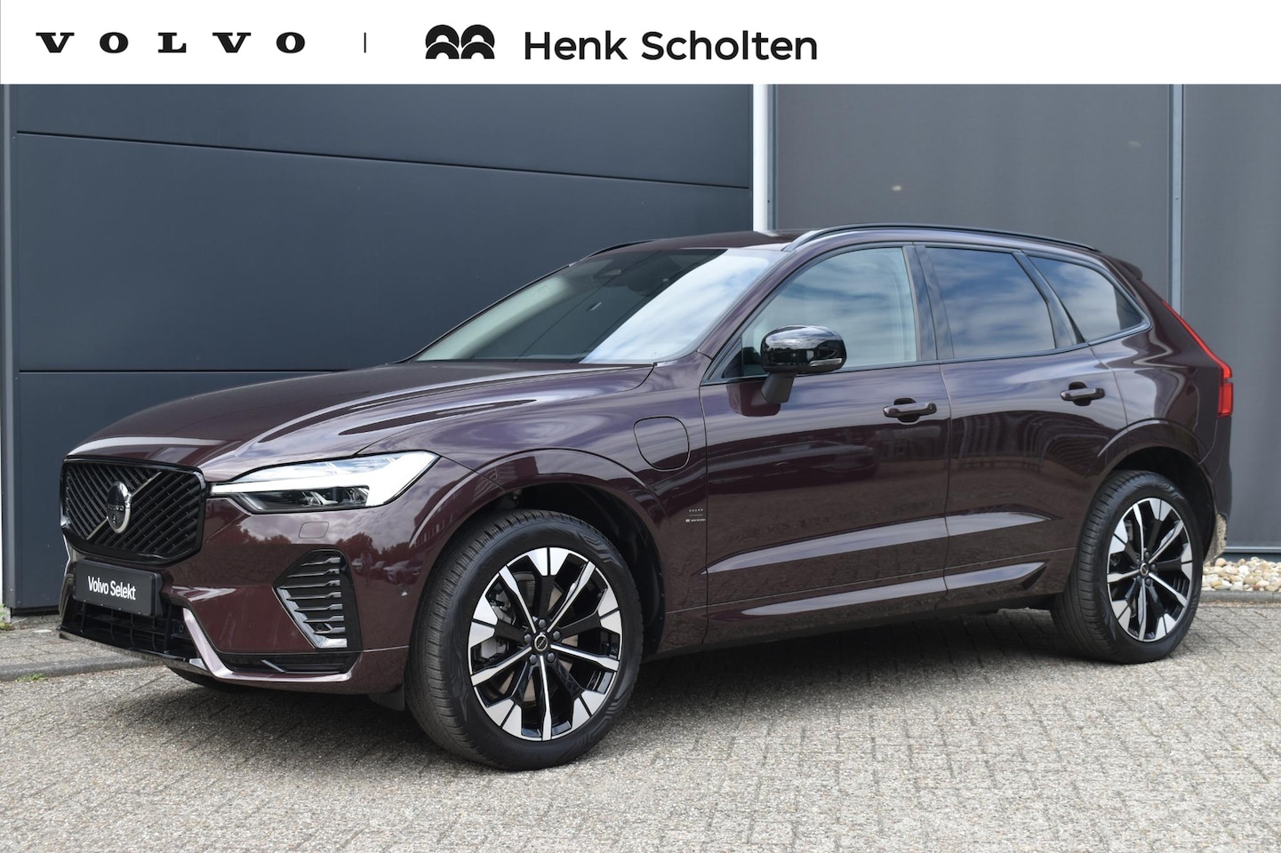 Volvo XC60 - T6 Plug-in Hybrid Ultra Dark | Luchtvering | Trekhaak | Verwarmbare voorstoelen en achterb - AutoWereld.nl