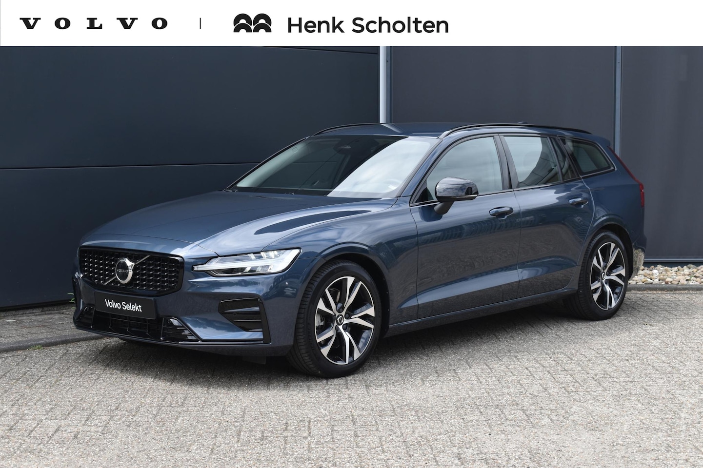 Volvo V60 - 2.0 B4 Plus Dark | Semi Elek. inklapbare trekhaak | Stoel-stuurwiel verwarming | Adaptieve - AutoWereld.nl