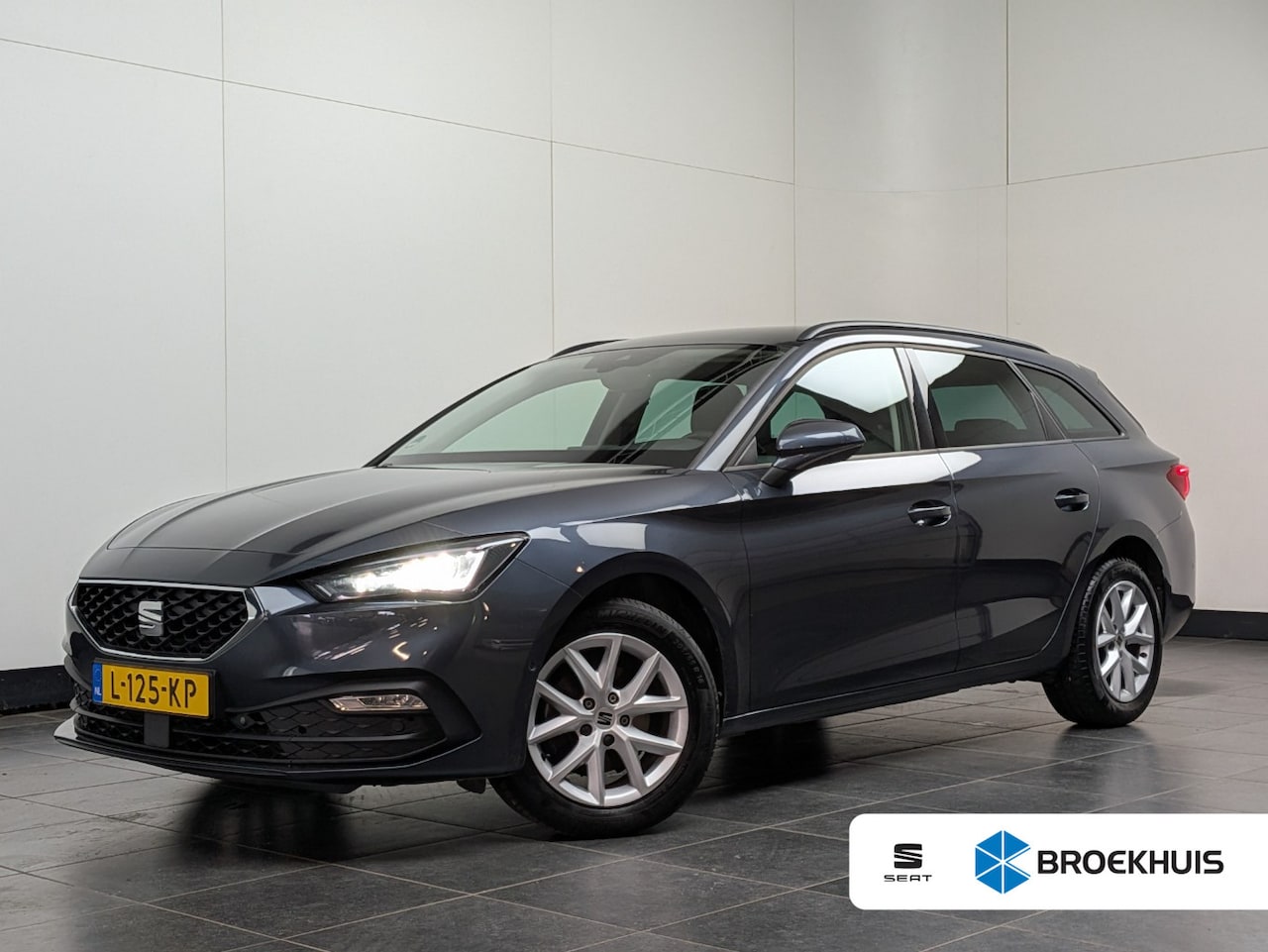 SEAT Leon Sportstourer - 1.5 TSI Style Business Intense 130PK | Achteruitrijcamera | Airco (automatisch) | Apple Ca - AutoWereld.nl