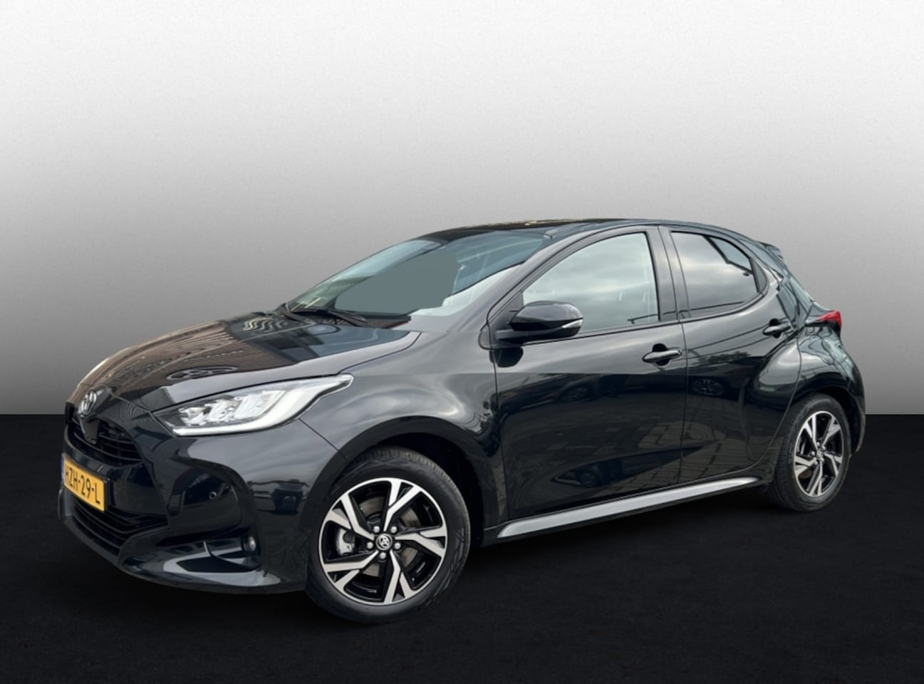 Toyota Yaris - 1.5 Hyb. 115 Dynam | Parkeersensoren | Stoel+ Stuur verwarming - AutoWereld.nl