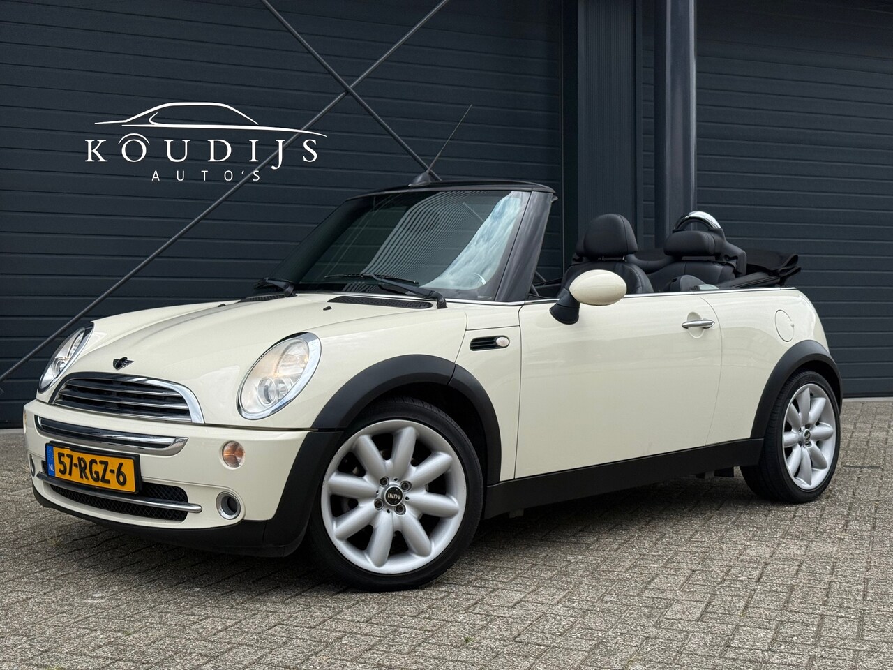MINI Cabrio - 1.6 Cooper Pepper, Leder, Stoelverwarming, Bij 180.000 motorrevisie - AutoWereld.nl