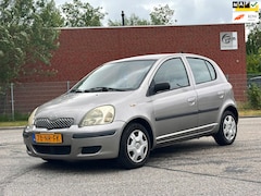 Toyota Yaris - 1.3 VVT-i Idols 5DR*Navigatie*Carplay*Trekhaak*NAP*Stuurbekrachtiging