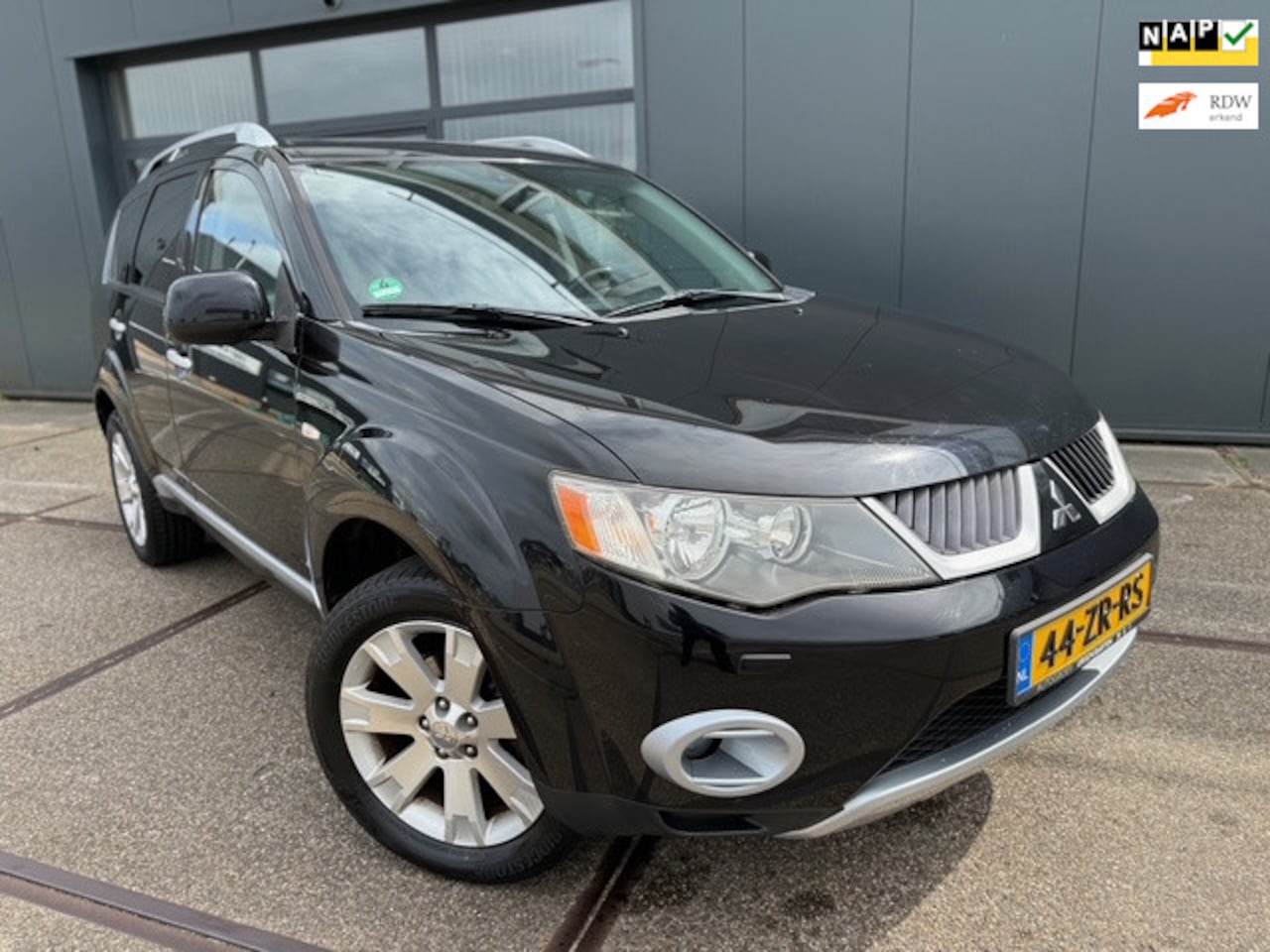 Mitsubishi Outlander - 2.4 Instyle | 7p | 4WD | NAVI | STOEL VERWARMING | - AutoWereld.nl