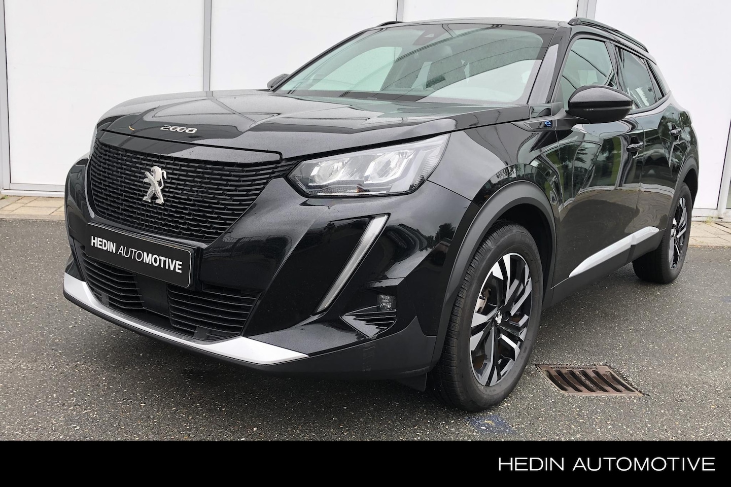 Peugeot e-2008 - EV Allure 50 kWh | Navigatie | Stoelverwarming | Camera | Adaptieve Cruise Control | - AutoWereld.nl