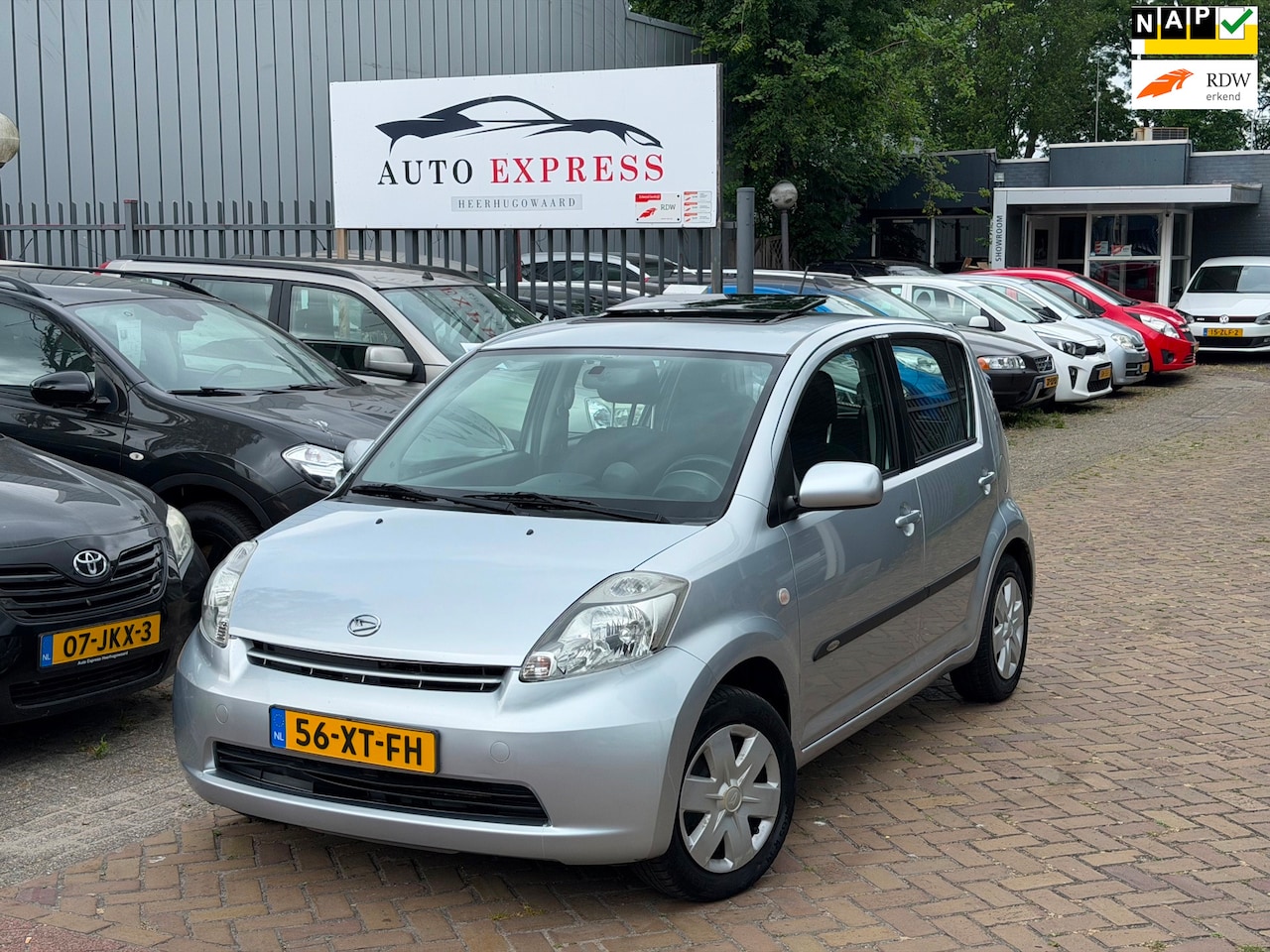 Daihatsu Sirion 2 - 1.3-16V Prestige/Automaat/Airco/Elek Raam/Nap/Nieuw Apk/4 Nieuw Banden /Volledig onderhoud - AutoWereld.nl