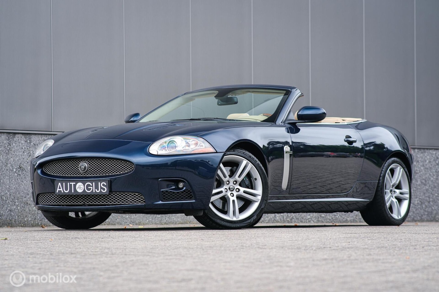 Jaguar XKR - 4.2 V8 Convertible 416 pk | Indigo Blue | Stoel + stuurwiel verwarming | youngtimer | - AutoWereld.nl