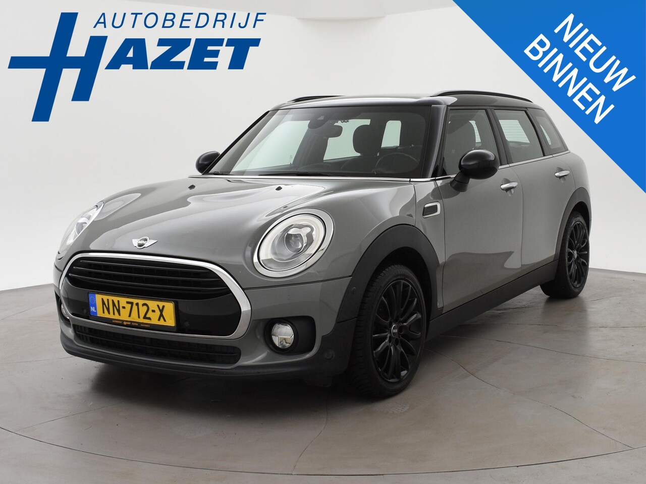 MINI Clubman - 1.5 COOPER 136 PK MOONWALK GREY + ZWART DAK | 17 INCH ZWARTE VELGEN | LED | NAVIGATIE - AutoWereld.nl