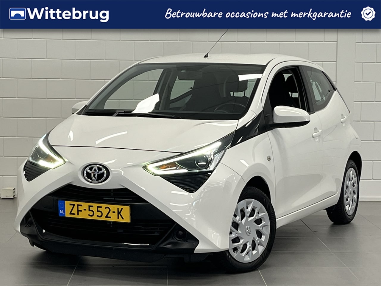 Toyota Aygo - 1.0 VVT-i x-play AUTOMAAT | ANDROID / APPLE NAVIGATIE | AIRCO | 5 DEURS - AutoWereld.nl