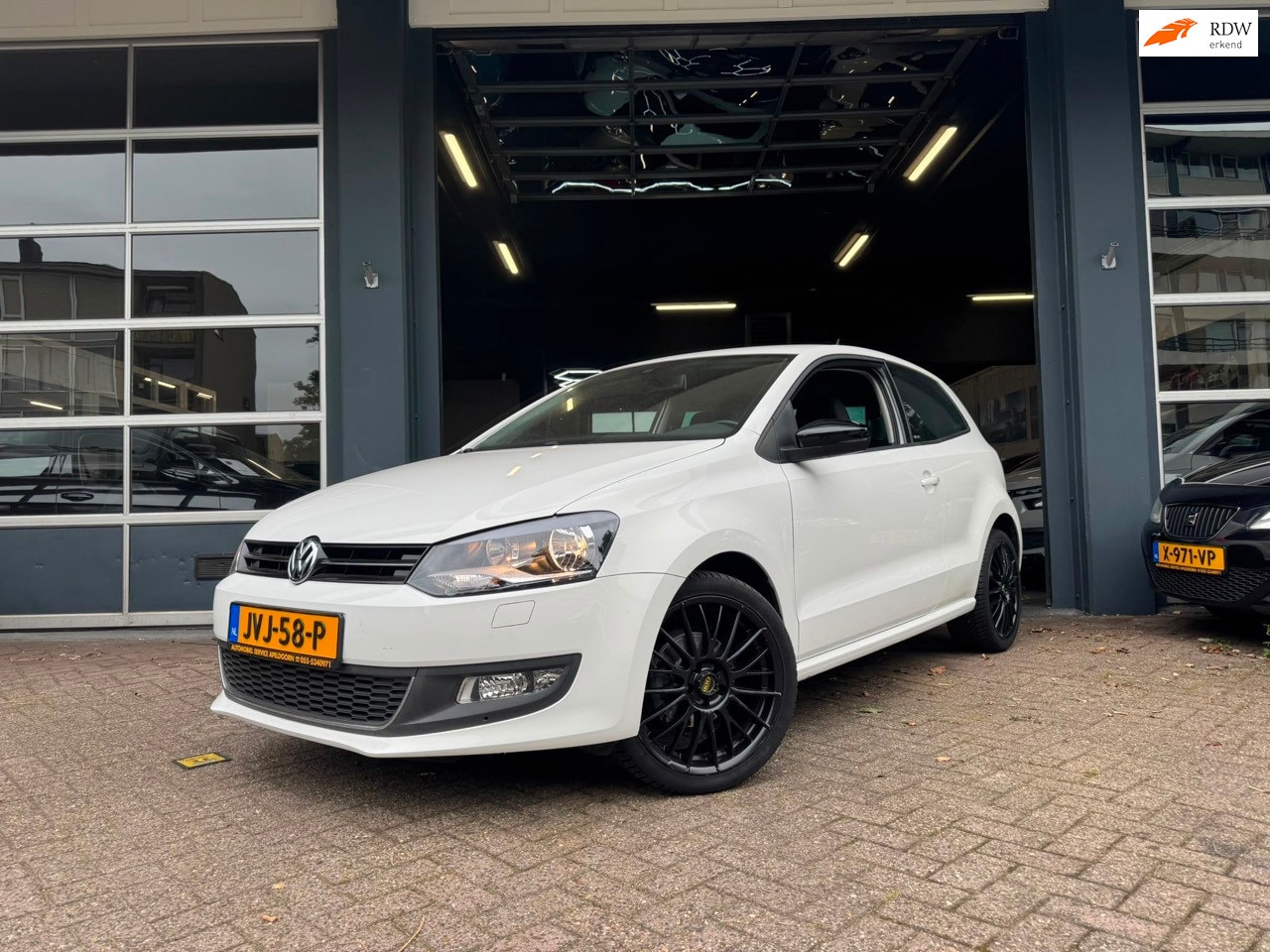Volkswagen Polo - 1.4-16V Comfortline *PDC*CRUISE*STOELVERW.*AIRCO*LM. VELGEN* - AutoWereld.nl