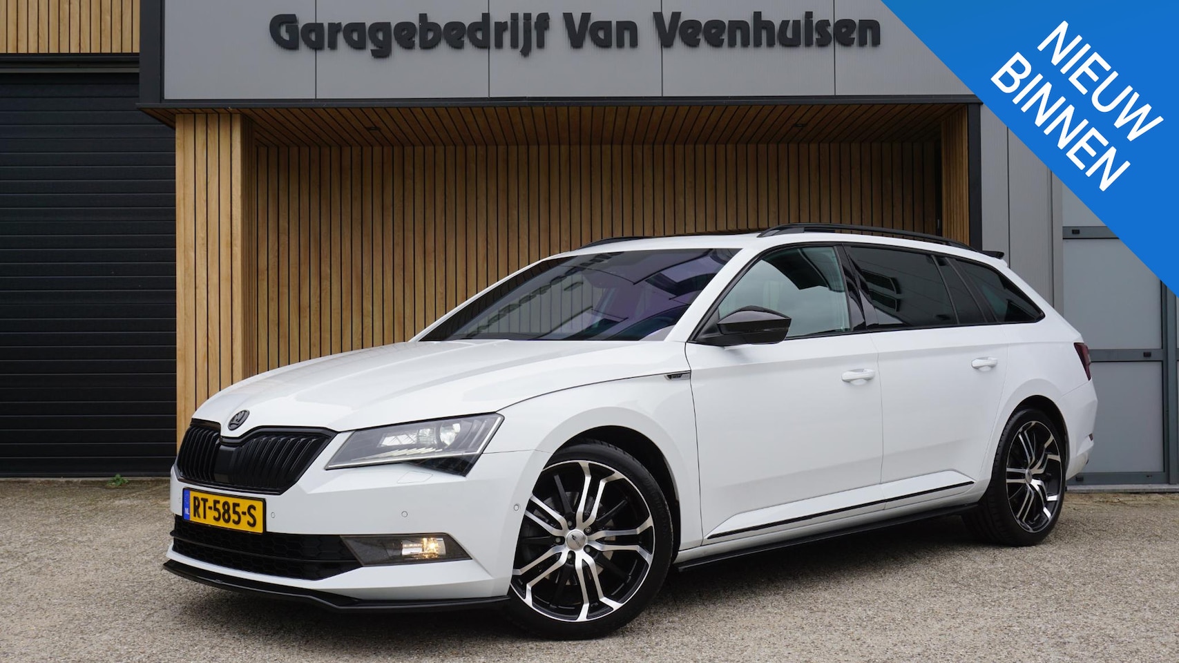 Skoda Superb Combi - 1.8 TSI 180pk Sportline Business dsg Pano Elek.trekhaak Keyless Canton Stoelverw *NL auto* - AutoWereld.nl