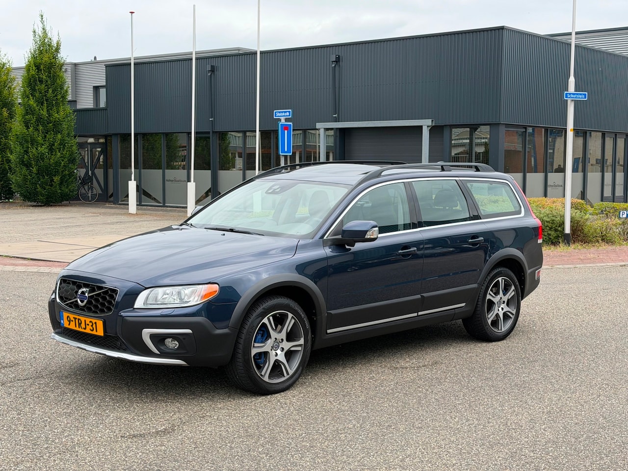 Volvo XC70 - 2.0 D4 FWD Nordic+ Schuifdak Leder Navi Trekhaak - AutoWereld.nl