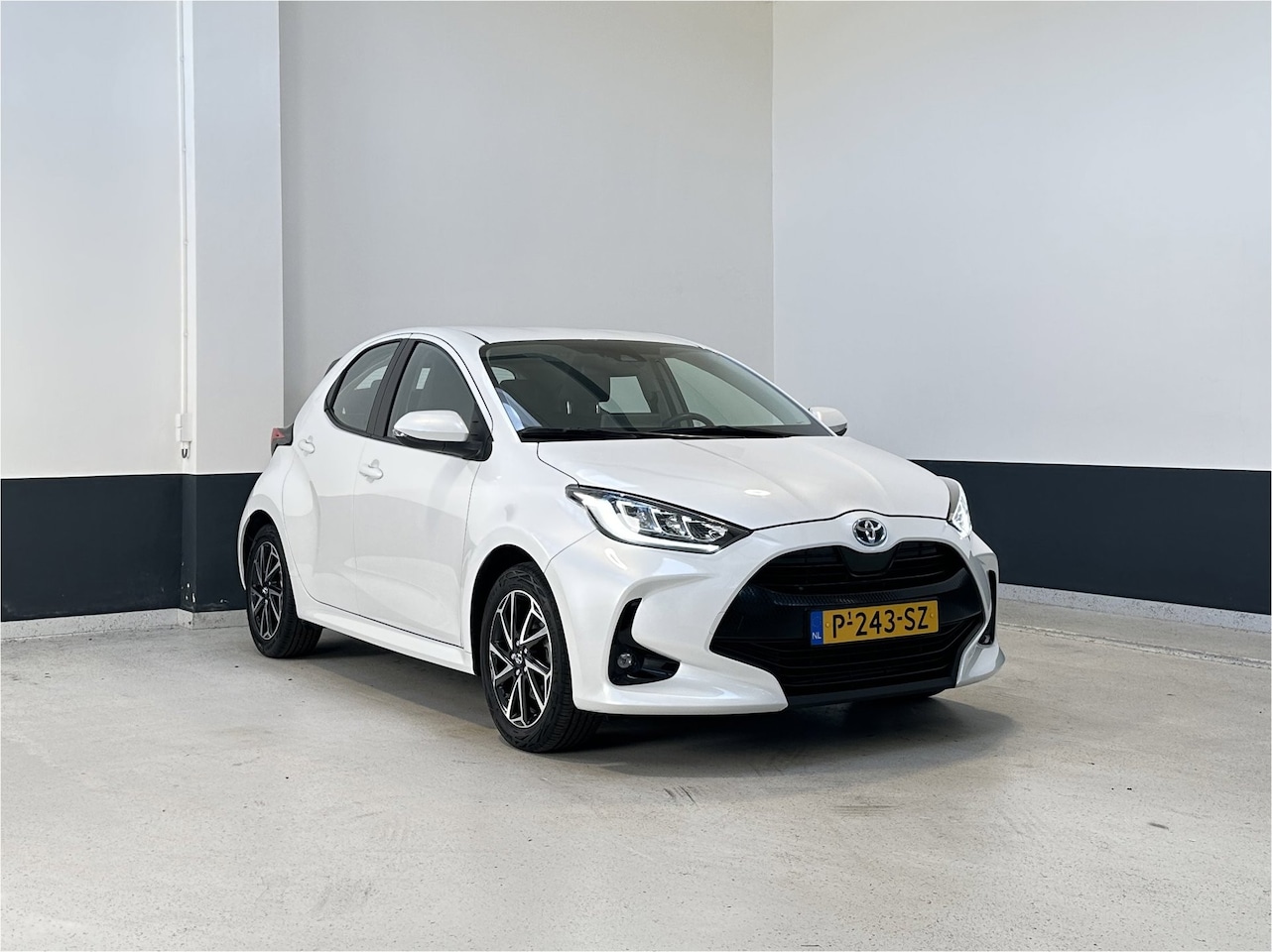 Toyota Yaris - 1.5 Hybrid Dynamic | Apple Carplay/ Android auto | Navigatie | Camera | NL | 1 Eig | - AutoWereld.nl