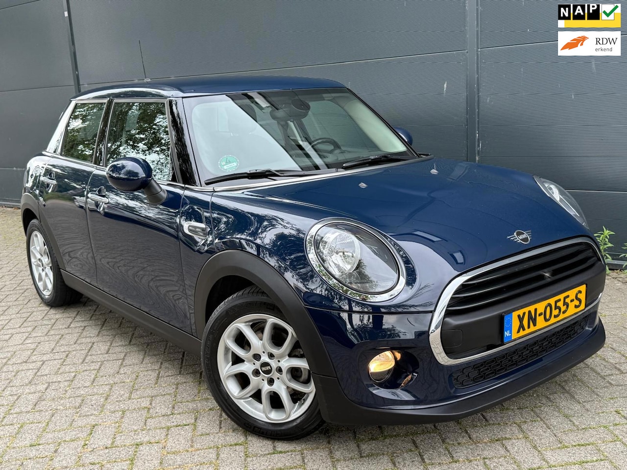 MINI 5-Deurs - 1.5 One Pepper/Navi/Carplay/cruise/Airco/parksensoren - AutoWereld.nl