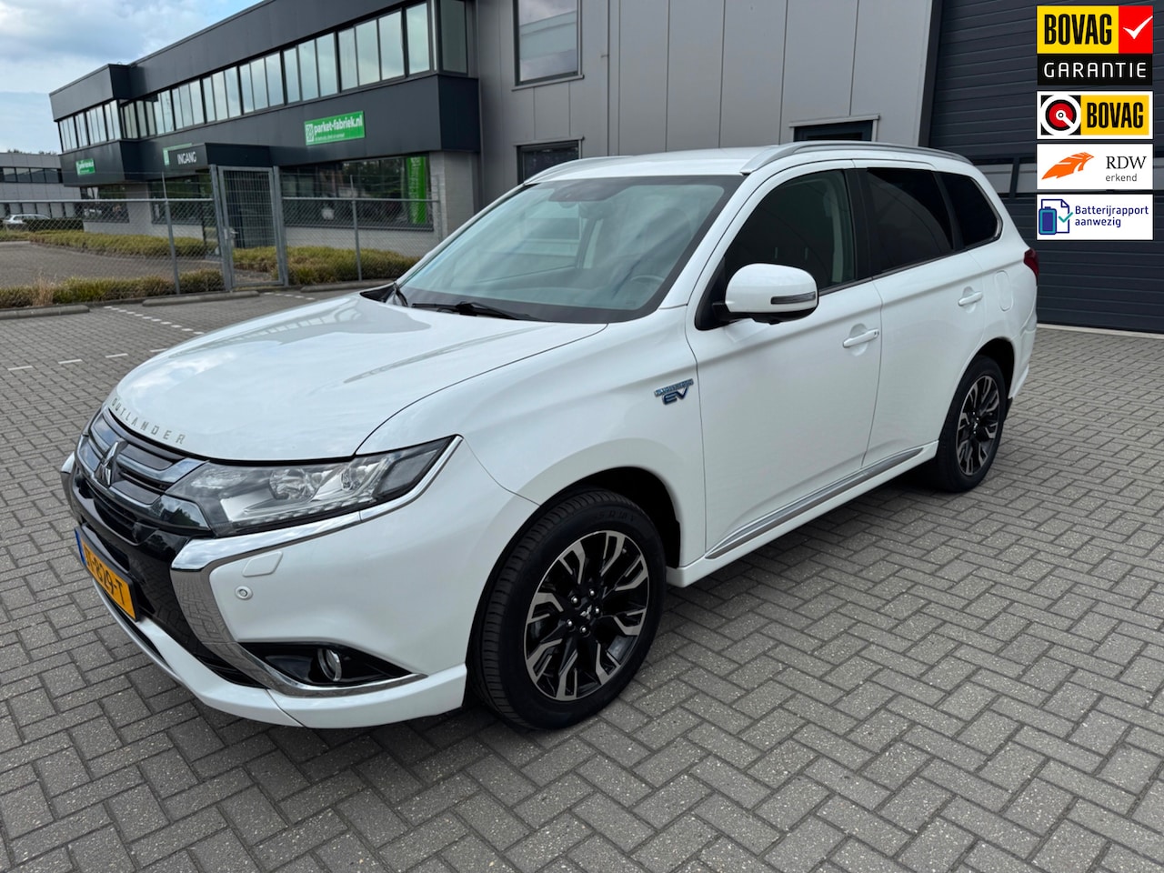 Mitsubishi Outlander - 2.0 PHEV instyle 2.0 PHEV instyle - AutoWereld.nl