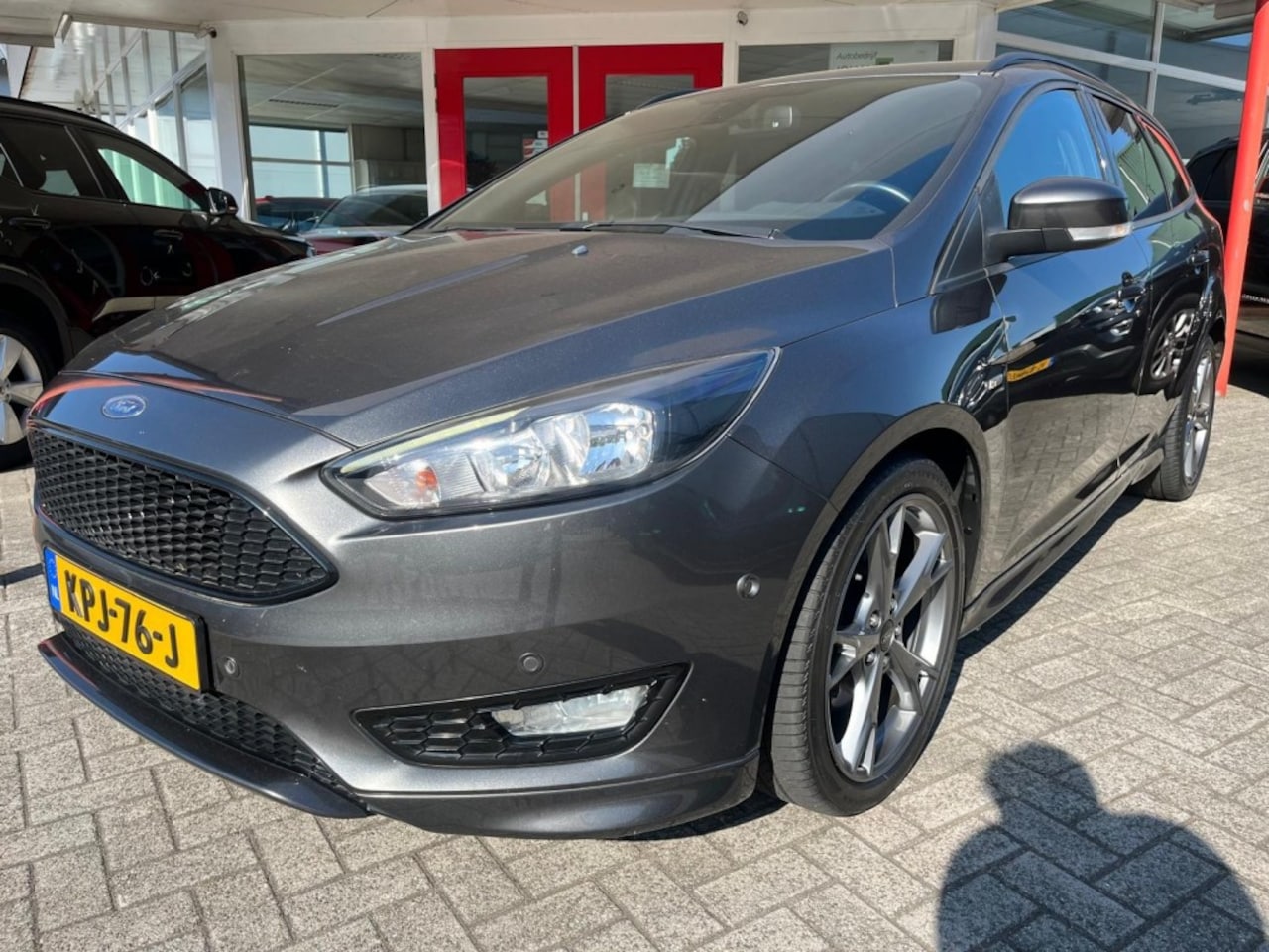 Ford Focus - 1.5 ST-Line  1e Eigenaar  Sportief  Navi PDC - AutoWereld.nl
