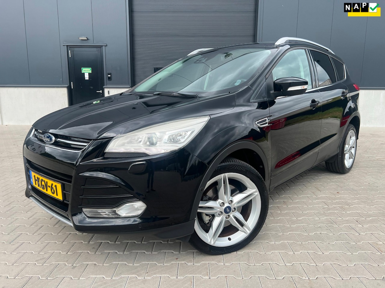 Ford Kuga - 1.6 Titanium 4WD Panoramadak|Stoelverwarm.|Camera - AutoWereld.nl