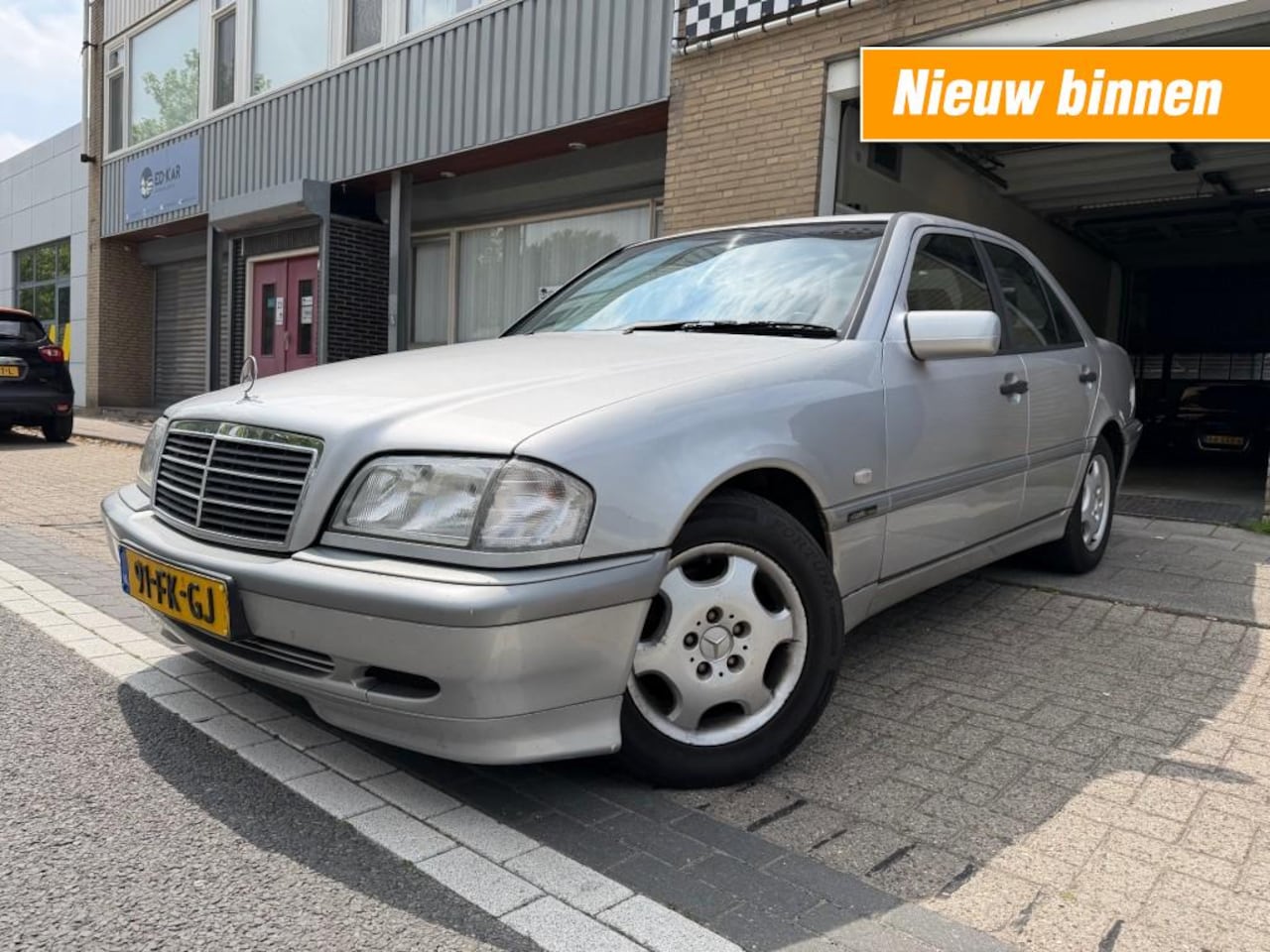 Mercedes-Benz C-klasse - 180 Classic Select AUT AIRCO LMV NAP RIJDT GOED APK 6-2027 - AutoWereld.nl