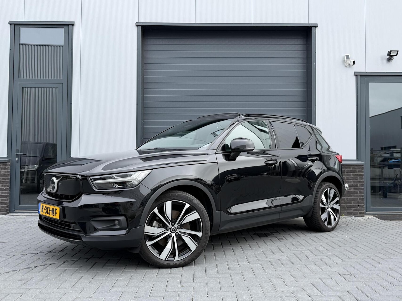Volvo XC40 - Recharge P8 AWD R-Design Recharge P8 AWD R-Design - AutoWereld.nl