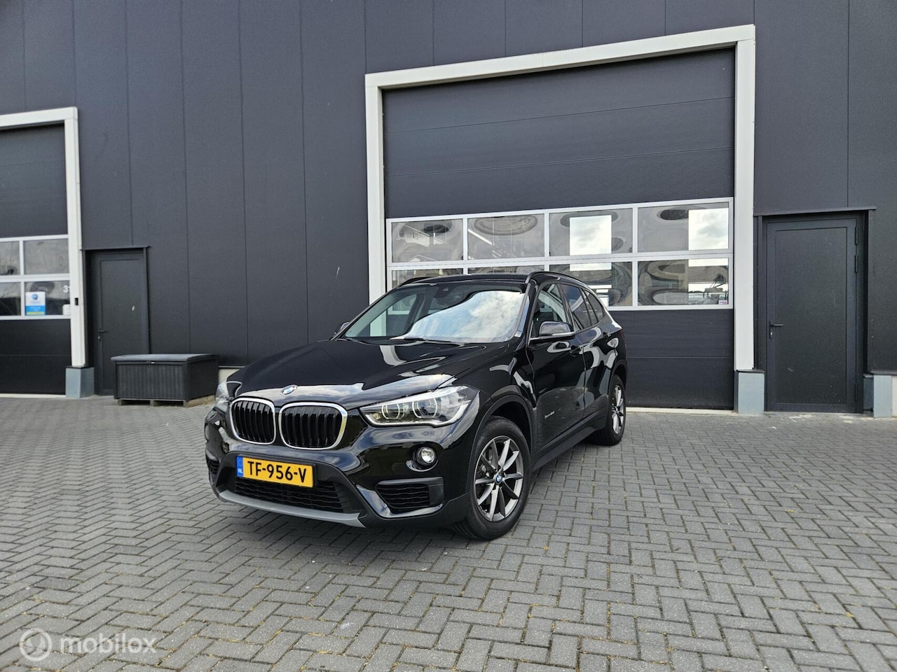 BMW X1 - sDrive18i High Executive Automaat 1e eig. Trekhaak - AutoWereld.nl