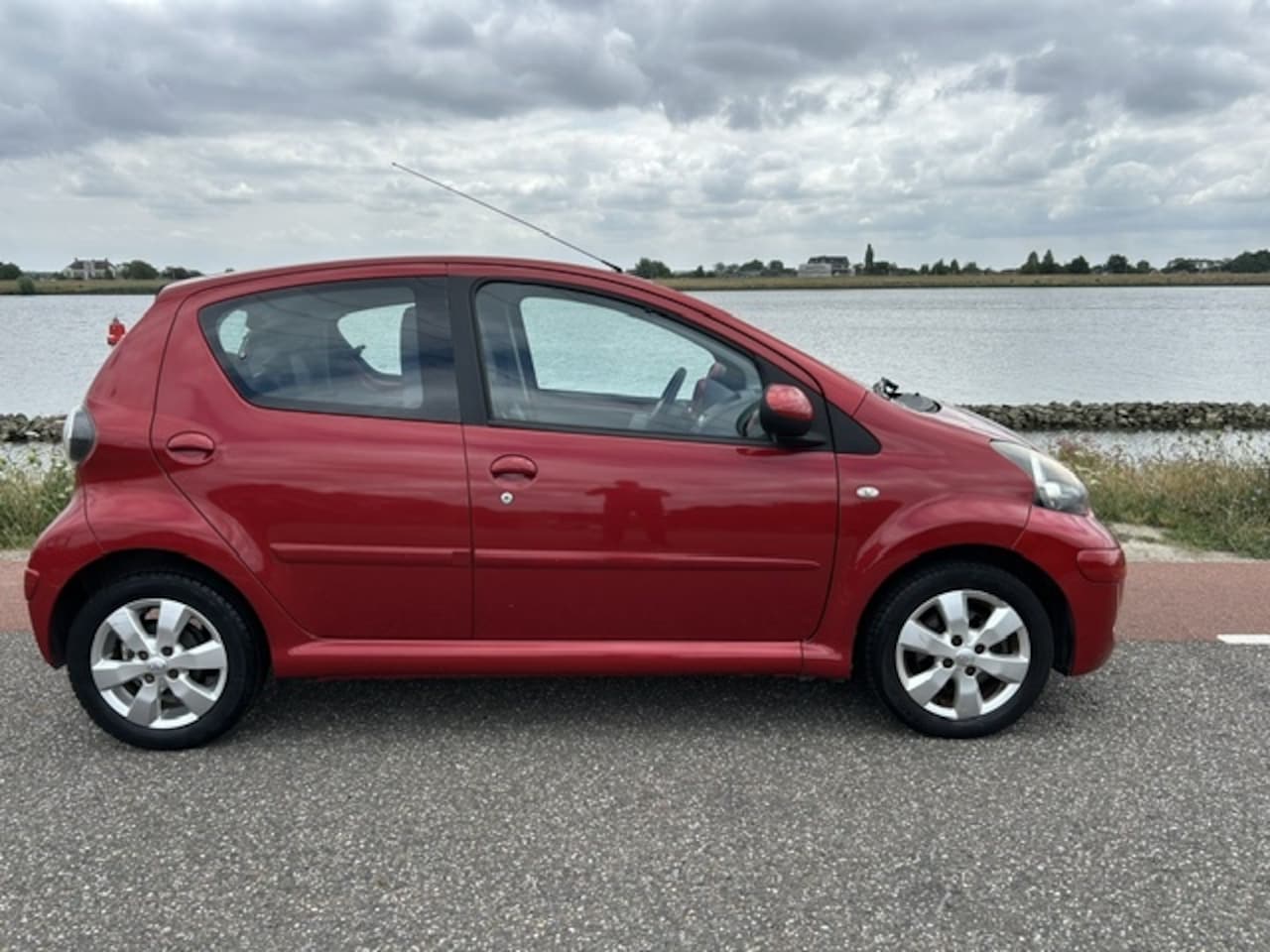 Toyota Aygo - 1.0-12V 2012 115.000 km airco echt als nieuw !!! - AutoWereld.nl