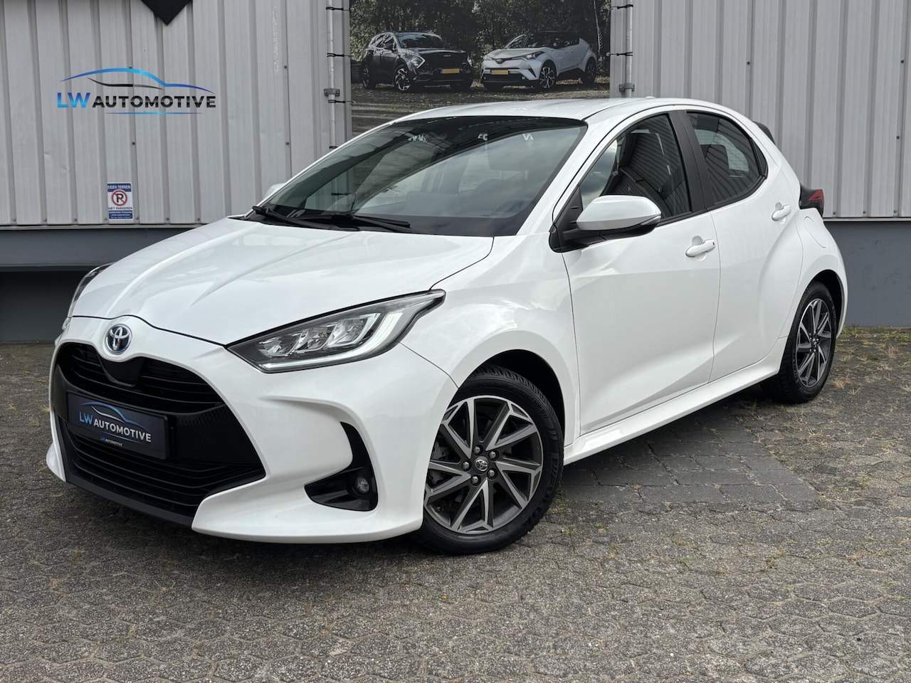Toyota Yaris - 1.5 Hybrid Dynamic | LED | Full map navigatie | Carplay | Camera - AutoWereld.nl