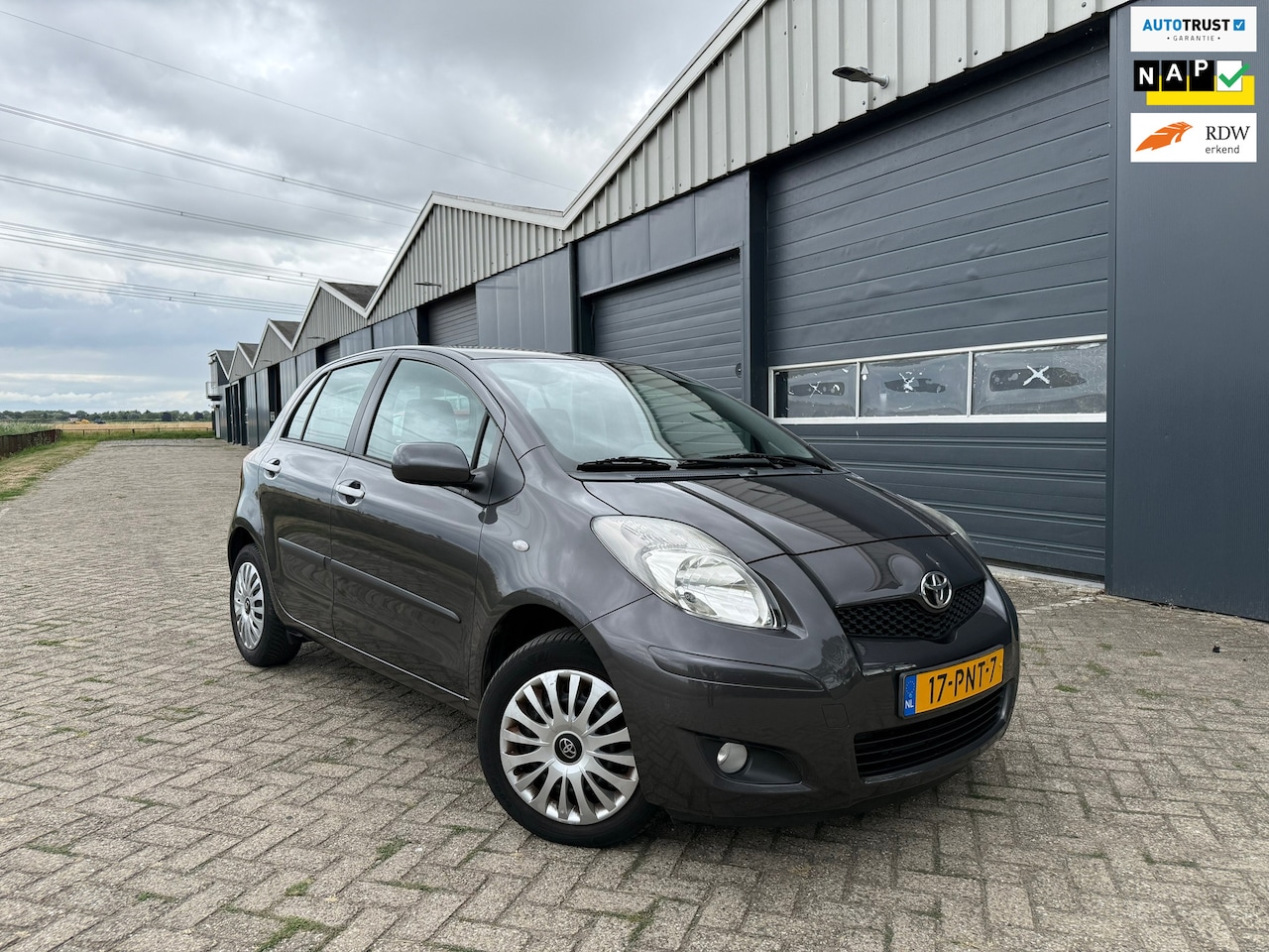 Toyota Yaris - 1.3 VVTi Aspiration Parksensoren/DealerOH/6Bak - AutoWereld.nl