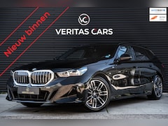 BMW 5-serie Touring - 520i M-Sport Pro 208PK|BTW|Pano|Camera|HUD|H&K|Laser|Iconic Sounds|Sfeer|Trekhaak e.o