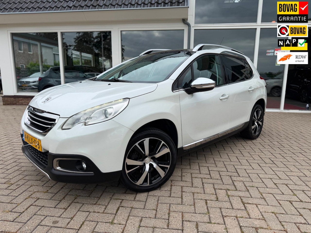 Peugeot 2008 - 1.6 VTi Féline Sports/ Pano/ Leder/ Navigatie/Bluetooth/ Cruise - AutoWereld.nl