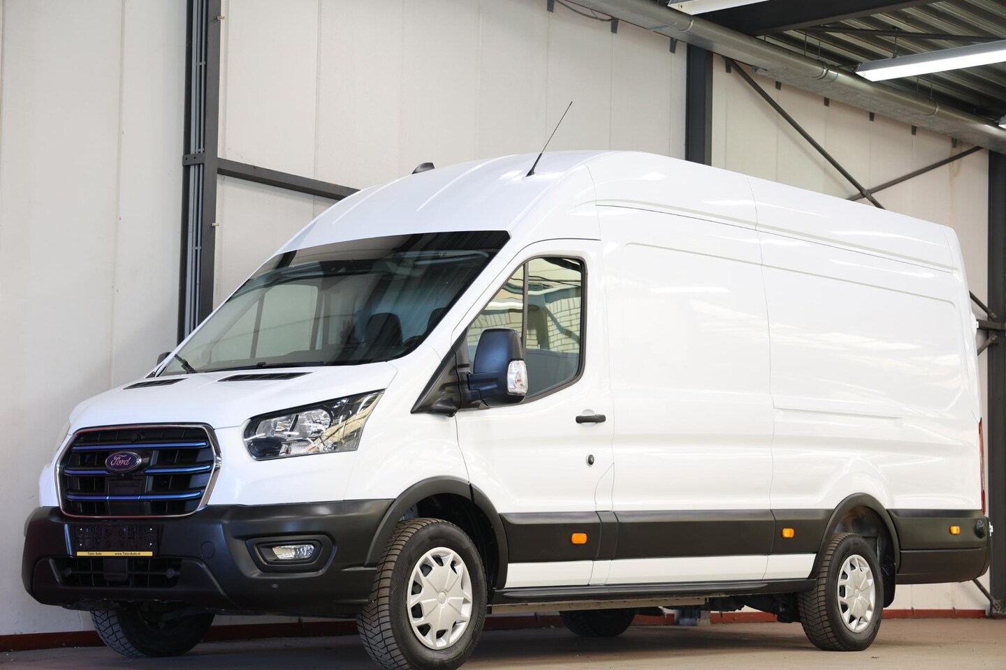 Ford E-Transit - 350 L4H3 Trend 68 kWh - AutoWereld.nl